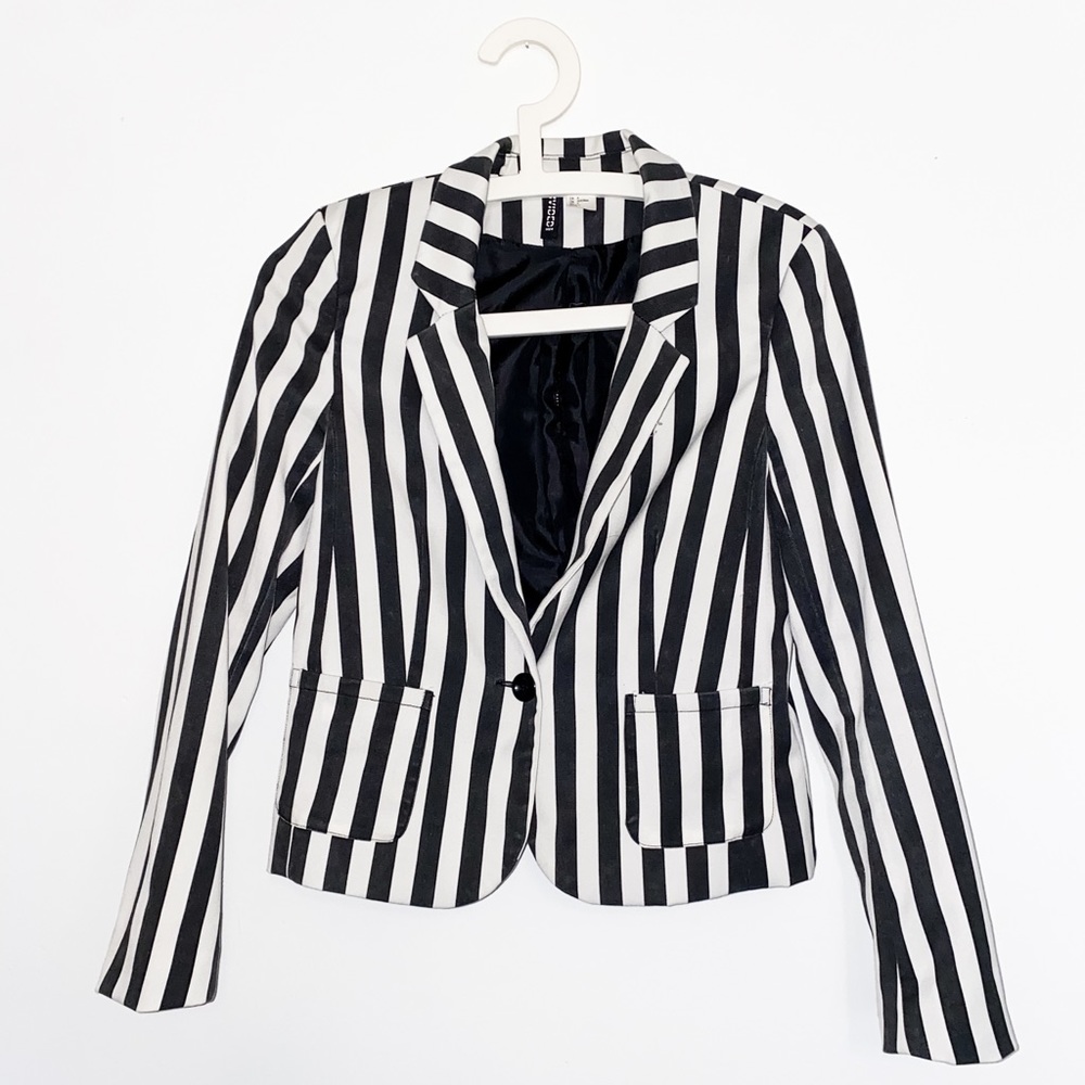 H&M DIVIDED black & white striped blazer jacket - Beetlejuice